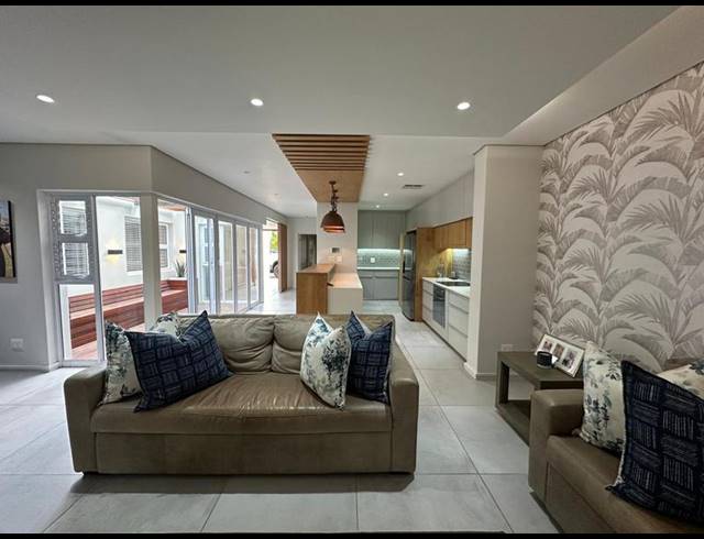 4 BEDROOM HOUSE FOR SALE IN LA LUCIA